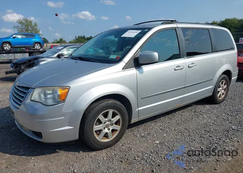 2010 Chrysler Town & Country Touring from USA, damaged, VIN 2A4RR5D14AR221292